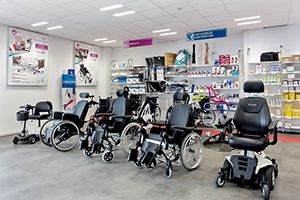 Bastide le Confort Médical Albi interieur magasin mobilité fauteuil roulant